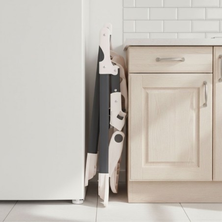 Kokkupandav söögitool mänguasjadega