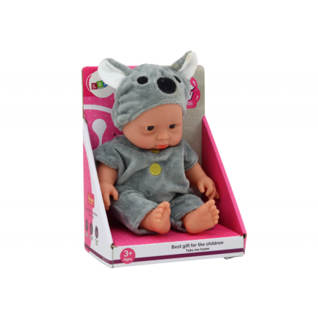 Väike beebinukk, hallid riided, koaala müts