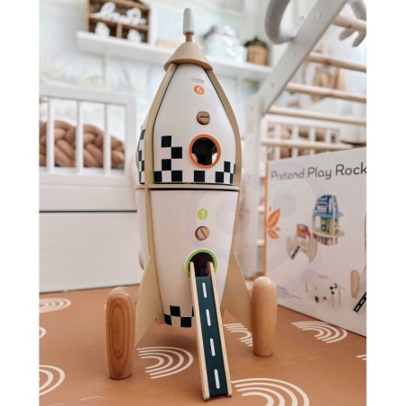 Puidust rakett nukumaja + kujukesed aksessuaarid