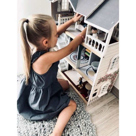 Puidust painutavate nukkude perekond