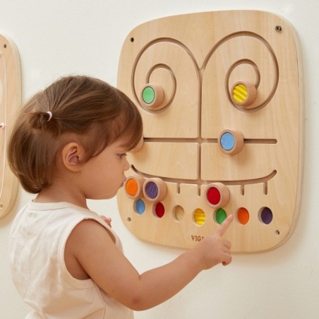 Puidust sensoorne tegelustahvel - labürint puuduta ja sobita