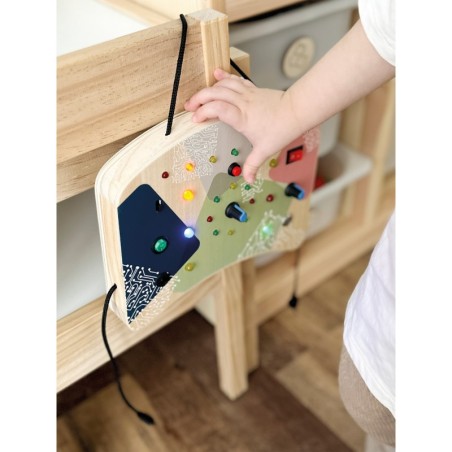 Mootori aktiivsusplaadi LED-valgustid ja lülitid