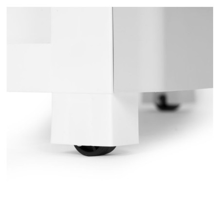 Ratastel sahtlitega panipaik plastik