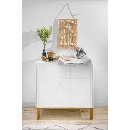 Kolme sahtliga kummut Toteme Botanic