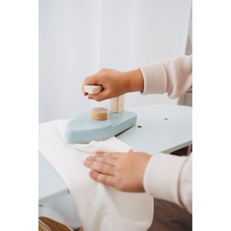 Triikimislaud triikrauaga