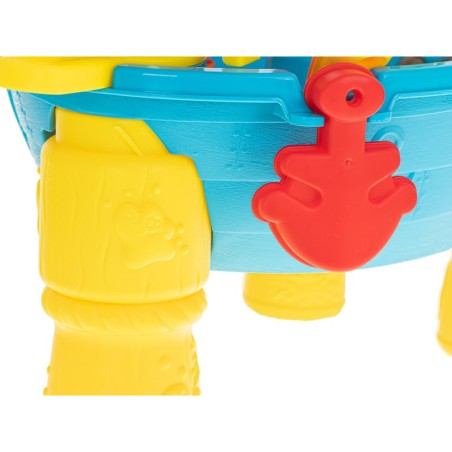 Veelaud ja liivaga mängulaud, piraadilaev