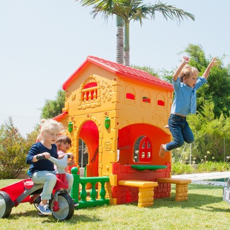 FEBER Garden House Super Villa koos laua ja toolidega