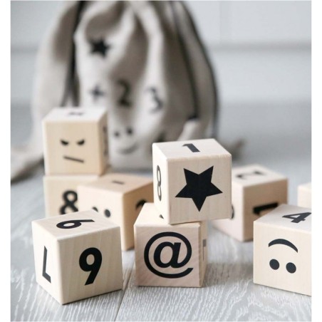 Puidust numbriklotsid, must