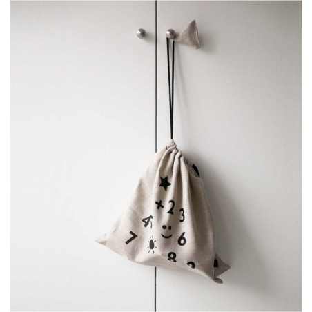 Puidust numbriklotsid, must