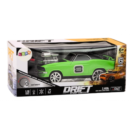 Kaugjuhtimispuldiga auto 1:18 Drift 360 tuled kõlavad roheliselt