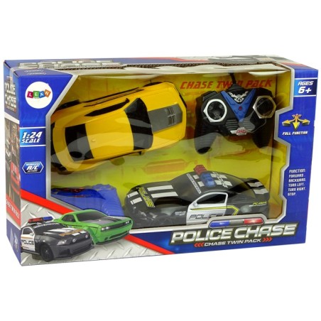 Puldiga autod, kollane sportauto ja politseiauto