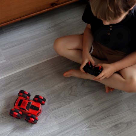 Puldiga auto RC Acrobat Rotation 360 2,4 GHz kaugjuhtimispuldiga