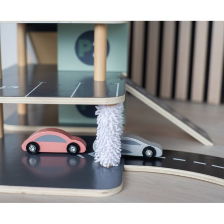 Puidust parkimismaja, pesula ja liftiga