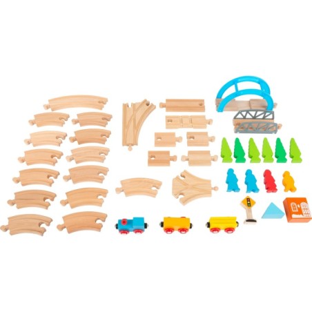 Puidust mängurong rajaga