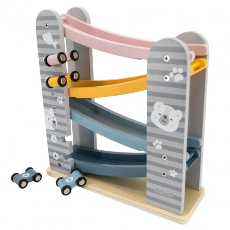 Puidust rallirada autodele võidusõidurajal