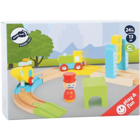 Puust mänguasjarong juunioride helikopteriga