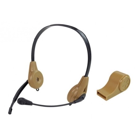 Sõjaväe relvad, kaks püstolit ja vile