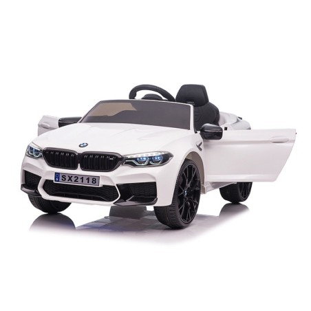 Elektriauto BMW M5, muusika, nahkiste