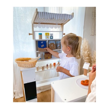 Puidust piimapudelid kastis