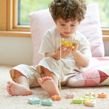 Puidust sensoorne nöörimismäng uksed ja lukud