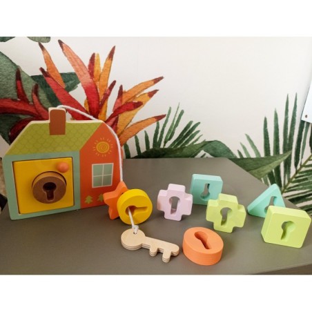 Puidust sensoorne nöörimismäng uksed ja lukud