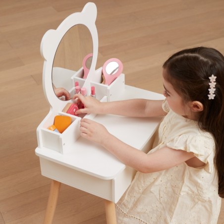 Valge puidust kosmeetikalaud ja taburett