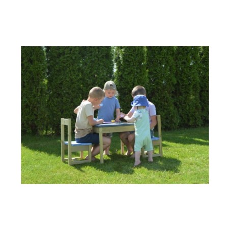 Puidust laua ja toolide komplekt