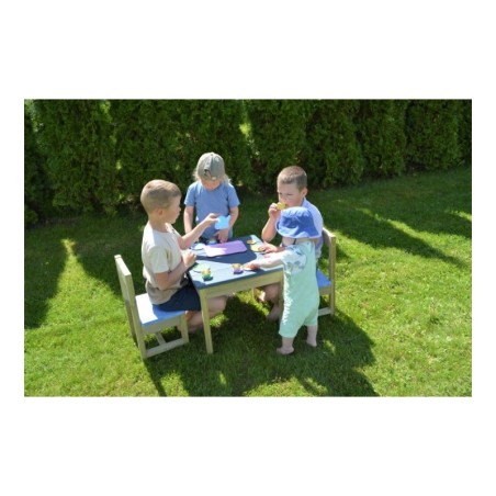 Puidust laua ja toolide komplekt