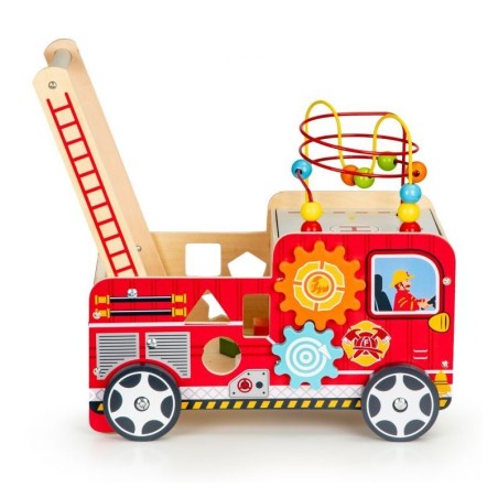 Puidust käimistugi tegeluskeskus tuletõrjeauto