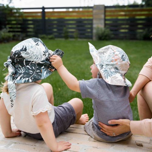 Beebi rannas kaitsvate riietega